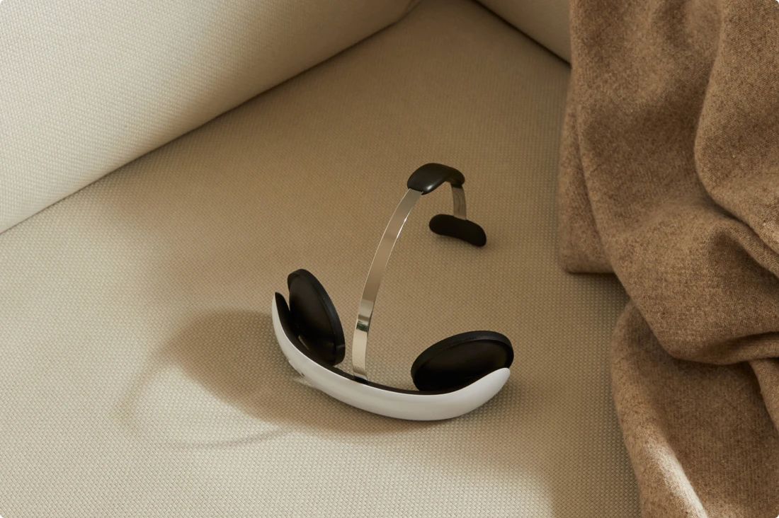 Flow headset on a sofa